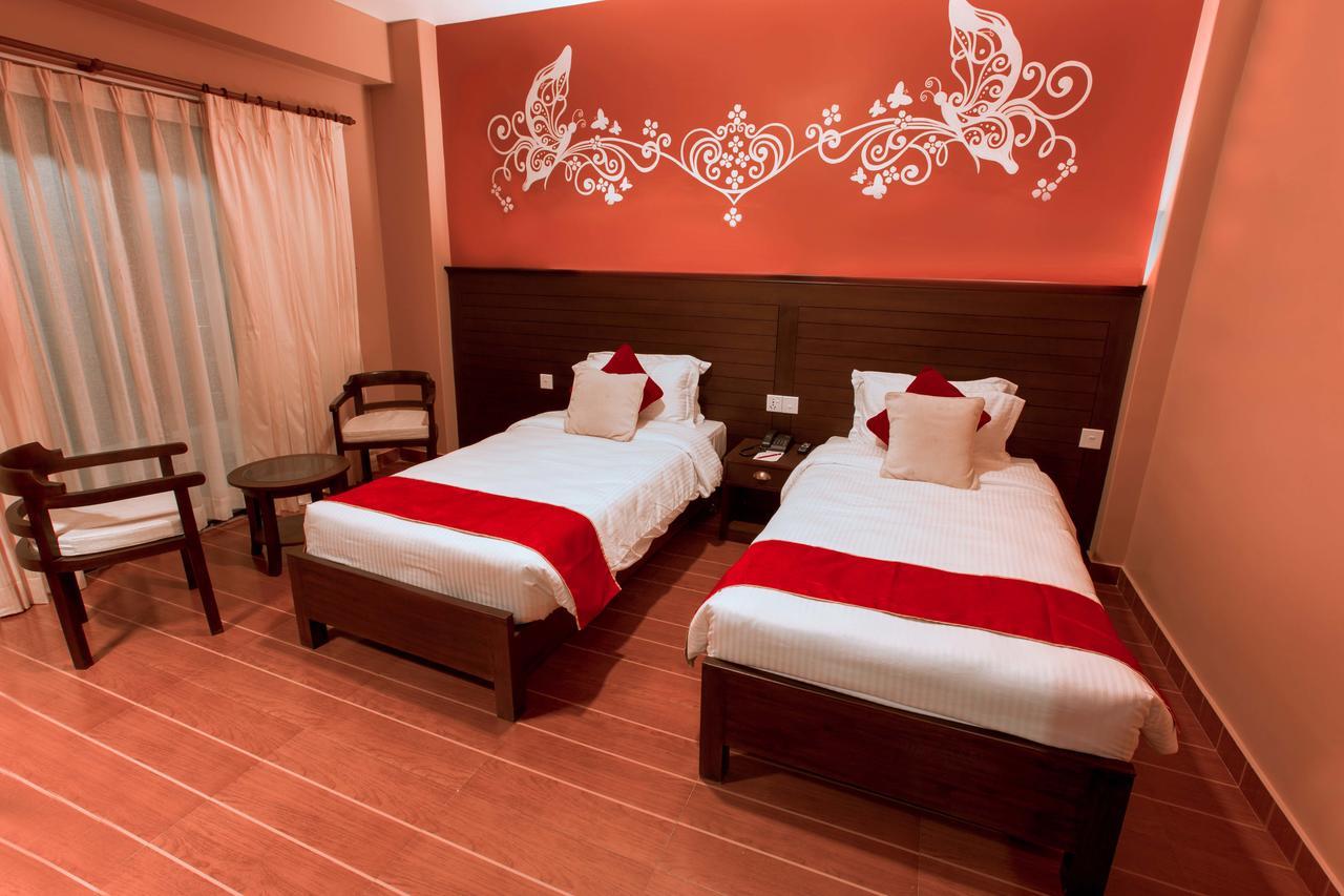 Hotel City Park Pokhara Esterno foto